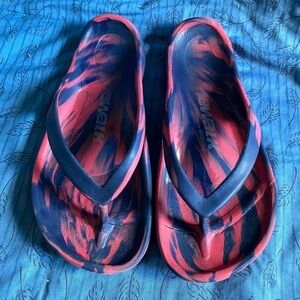 Newalk by Birkenstock molded Eva scandals in red and blue womens 6